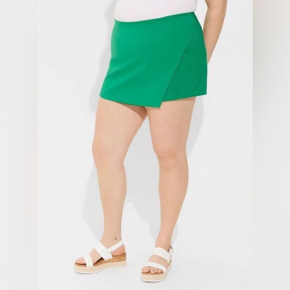 Torrid Women’s NWT’s Plus Size 3.5 Inch Pull-On High-Rise Asymmetrical Skort 5X - Picture 1 of 11